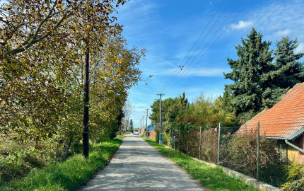 Na predaj stavebný pozemok 800m2, Kvetoslavov