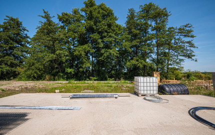 NA PREDAJ pozemok + základová doska + projekt priamo pri golfovom areály PENATI GOLF REZORT