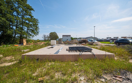 NA PREDAJ pozemok + základová doska + projekt priamo pri golfovom areály PENATI GOLF REZORT