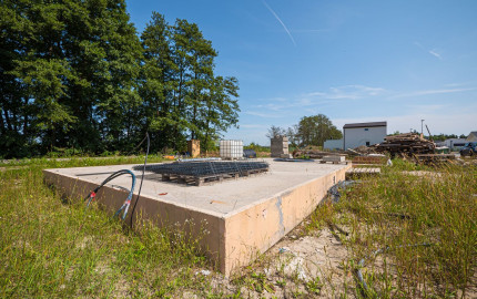 NA PREDAJ pozemok + základová doska + projekt priamo pri golfovom areály PENATI GOLF REZORT