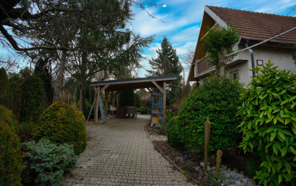 P.G's & Co. | Predáme 3 izbový rodinný dom na veľkom krásnom pozemku v Dobrohošti