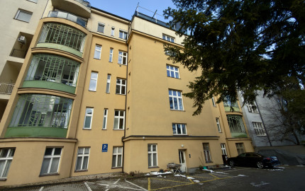 Na predaj investičný 2,5izb. byt, U. Lešková, Staré mesto