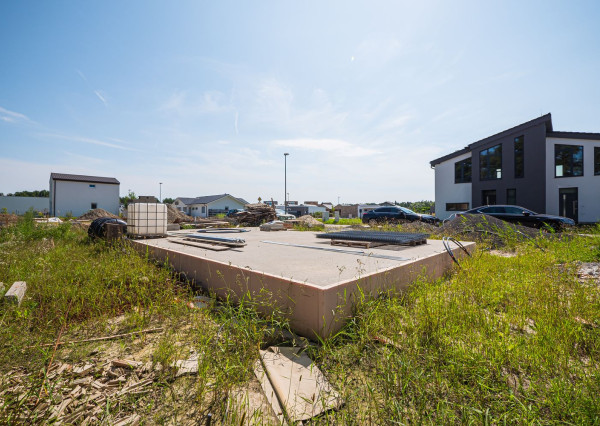 NA PREDAJ pozemok + základová doska + projekt priamo pri golfovom areály PENATI GOLF REZORT